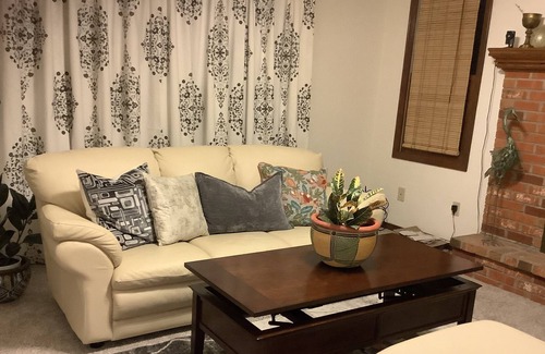 Glen Carbon Bed & Breakfast | HEARTLAND B & B/BUS/ RETREAT Rooms for Traveling Nurses, Couples, 5 star Meals
