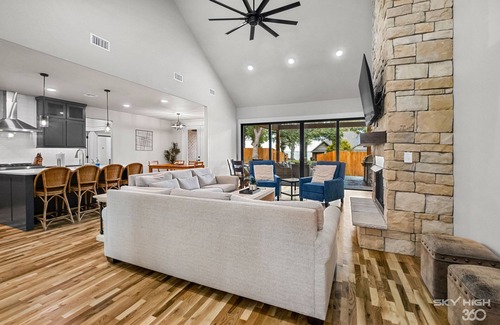 Afton House | Heartland Haven: Hot Tub - Game Room - Basketball - Outdoor Kitchen - Arcades