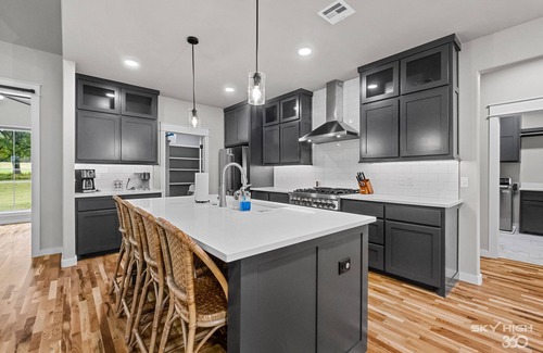Afton House | Heartland Haven: Hot Tub - Game Room - Basketball - Outdoor Kitchen - Arcades
