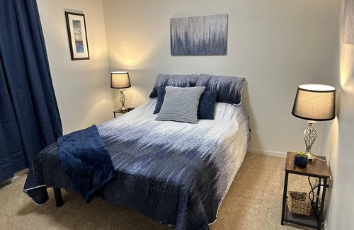 Twain Apartment | Heartland Hideaway is close to downtown, Kinnick Stadium, UIHC and Carver