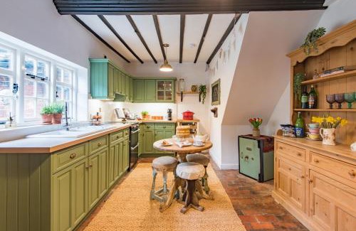 Biddenden House | Hearts of Oak by Bloom Stays