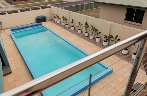 St Helens House | Heated magnesium pool, MTB, family & dog friendly