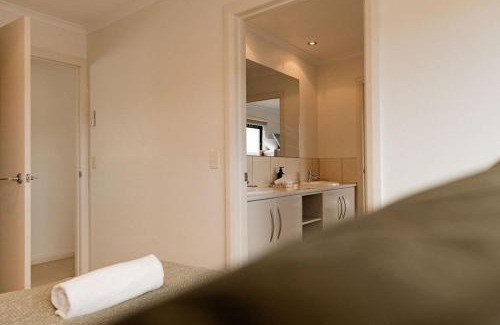 St Helens House | Heated magnesium pool, MTB, family & dog friendly