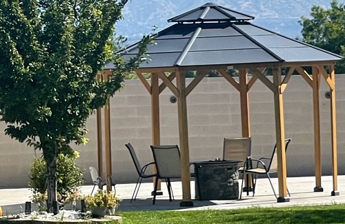 West Jordan House | Heated outdoor pool open April 9. Hot tub, stunning view, 5 star, clean, quiet