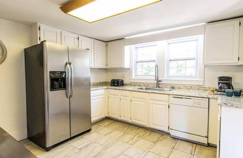 South Harwich House | Heated Pool AC 1/2 Mile to Beach!