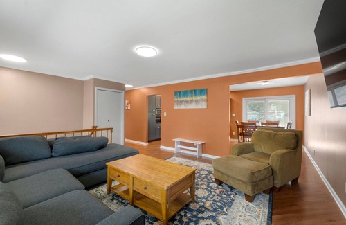 Fort Wayne House | Heated Pool, Amenities Galore, 5 BD, 2 Bath