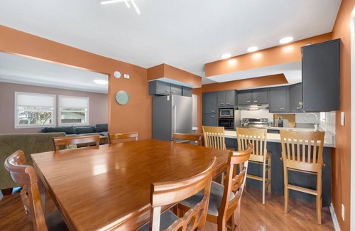 Fort Wayne House | Heated Pool, Amenities Galore, 5 BD, 2 Bath