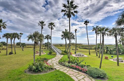Galveston Apartment | Heated Pool and Beach View Galveston Resort Condo!