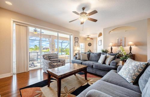 Jacarandas House | Heated Pool and Spa, Sleeps 6 - Villa Cayman