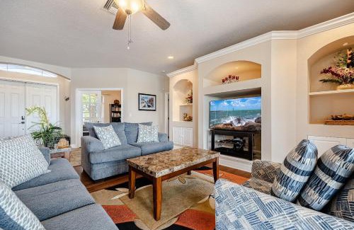 Jacarandas House | Heated Pool and Spa, Sleeps 6 - Villa Cayman
