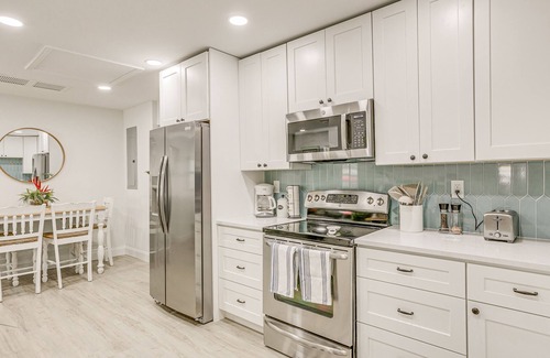 Juno Ridge Cottage | Heated Pool + Backyard: North Palm Beach Retreat!
