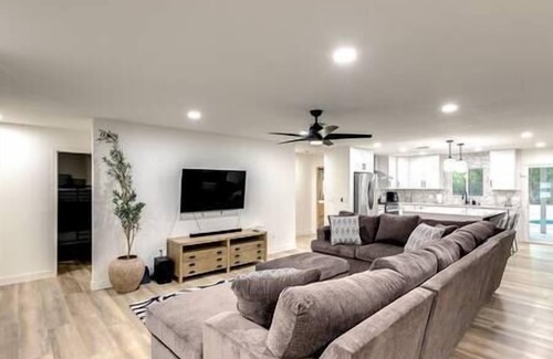 South Scottsdale House | Heated Pool! Billiard table, grill, putting green, ping pong, pet-friendly