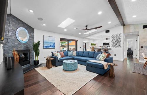 Bradenton House | Heated Pool-Game Room-King Beds-75in TV-Sleeps 14