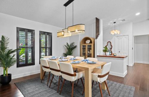 Bradenton House | Heated Pool-Game Room-King Beds-75in TV-Sleeps 14