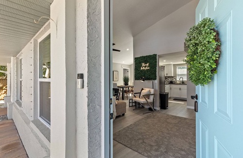 Regency Park House | Heated Pool, Golf, Fire Pit - Sleeps 9!