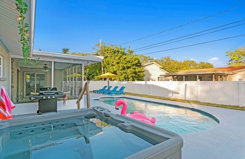 Dunedin House | Heated pool, hot tub, game room, firepit, 10 min to Honeymoon beach and downtown
