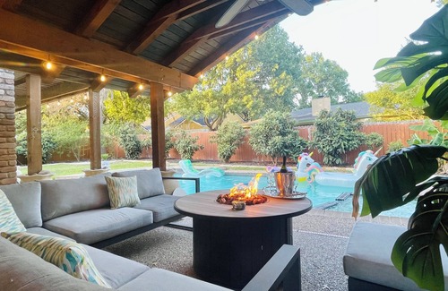 Hidden Forest House | Heated pool & hot tub close to six flags!n