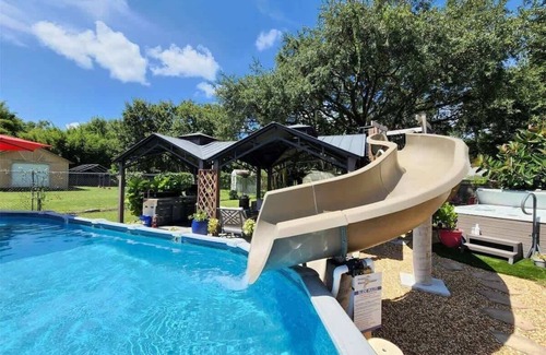Lutz House | Heated pool, Jacuzzi & Sauna! Tampa, FL