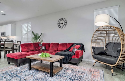 Maricopa County House | Heated Pool! King Bed, Pool Table, Ping Pong