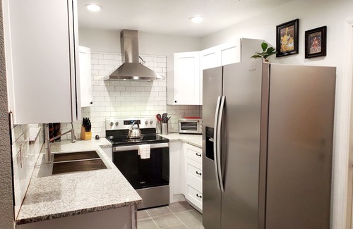 West San Antonio House | HEATED POOL! Lackland AFB, Six Flags, SeaWorld, The Riverwalk, Shopping