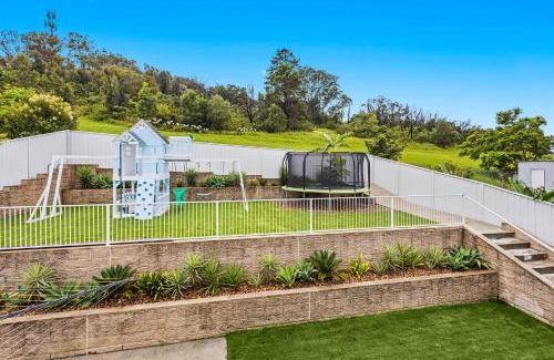 Mount Warrigal House | HEATed Pool, Lake & Beach, Luxury 5 B/R House