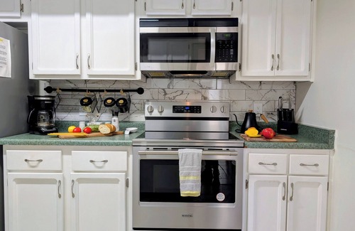 El Paso House | Heated pool, one-story & great location. Delighted House.