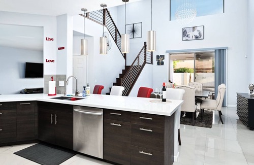 Terramar House | Heated Pool, Pet Friendly, 5bed, Backyard, BBQ, 4 TVs