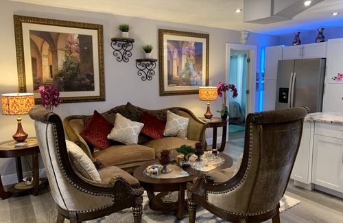 Spring Hill House | Heated Pool Summer Escape Sun-Splashed 3 BR/2 BA Getaway