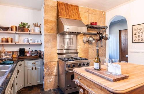 East Memphis House | Heated Poolhistoric Tudor Homecrestmere Estate