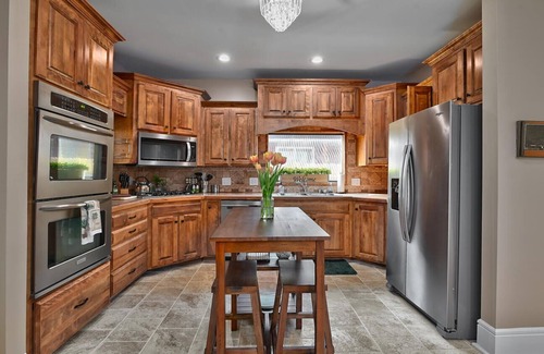 Independence House | Heated Salt Water Pool and Lrg Home l Spring Break! Close to Soccer + Royals