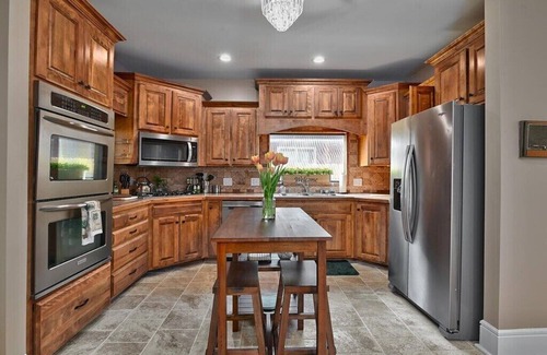 Independence House | Heated Salt Water Pool and Large Home l Spring Break! Close to Soccer + Royals