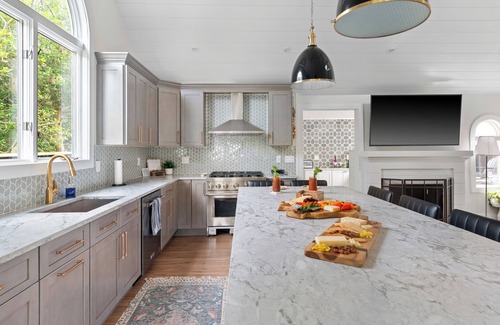 Fire Island House | Heated Saltwater Pool 5BR 3Bth Chef's Kitchen Huge Island seats 10, LR, DR +Den