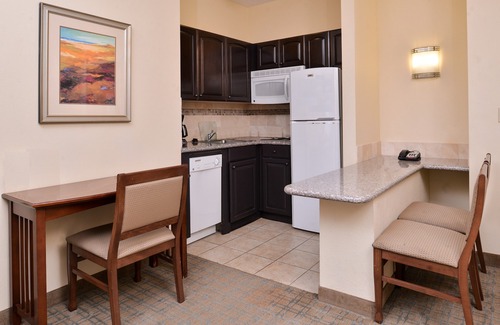 Central Oklahoma City Condo | Heated Saltwater Pool | 24 Hour Fitness Center + Free Breakfast