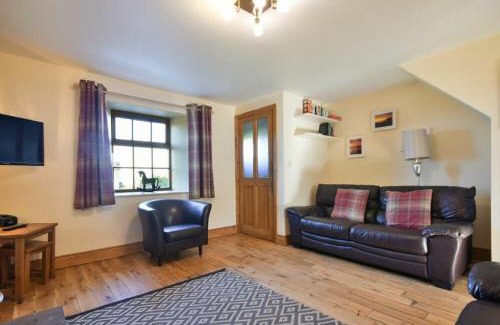 Bamburgh House | Heather Cottages - Godwit