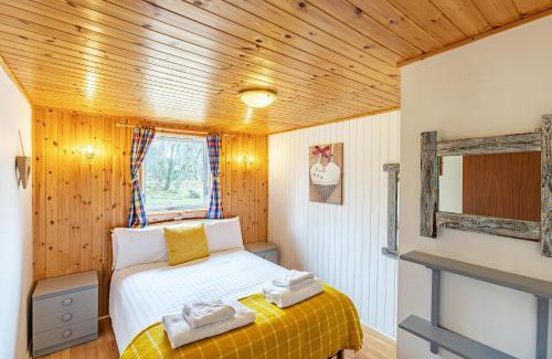 East Lewiston House | Heather Lodge 17 with Hot Tub