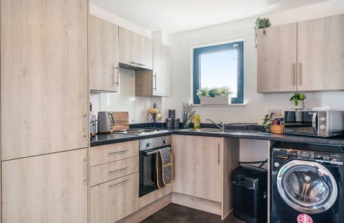 George Green Apartment | Heathrow 2 Bed 2 Bath Modern Apartment