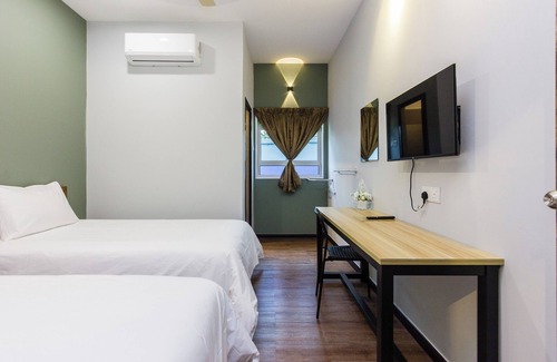 Benggali Hotel | Heaven 5BR Garden Inn by uBook