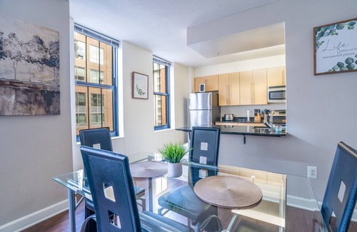 Baltimore Apartment | Heaven on Baltimore Harborfront Fully Furnished Apartments