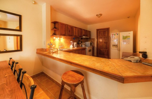 Samara Condo | Heaven On Earth! Perfect Get-Away! Gorgeous Beach. Pool. Couples &/or Families.