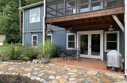 Pittsboro House | Heavener farm guesthouse (two story)