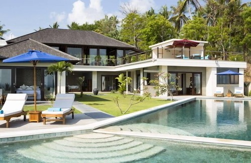 Manggis Villa | Heavenly 4BR Villa, Candidasa! 6Min Drive To The Beach! W/HUGE! Swimming Pool!