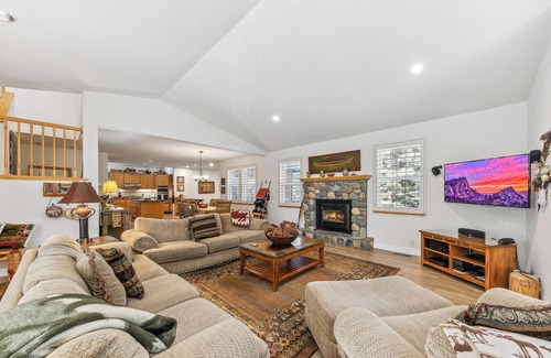 Montgomery Estates House | Heavenly Adventure - Luxury Mountain Home, Pets, Hot Tub, A/C