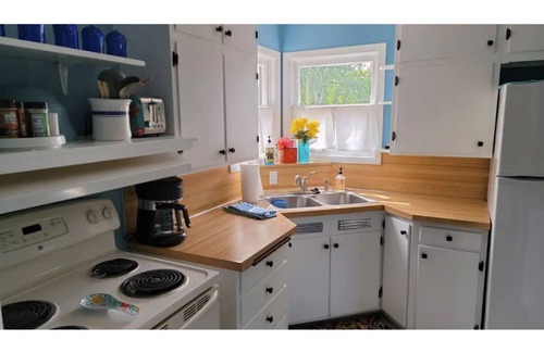 Roseburg House | Heavenly Bungalow, immaculately clean, close to downtown!