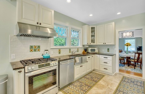 East Marion House | Heavenly Craftsman Just minutes to beaches, vineyards, ferries and Greenport!