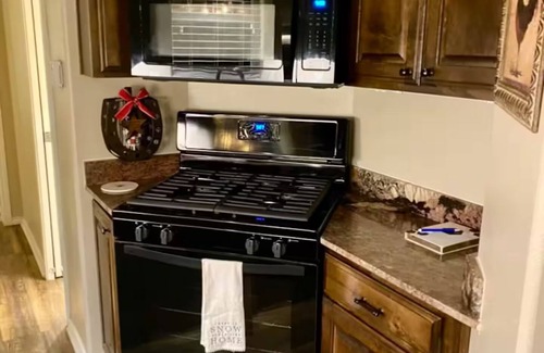 Canton Cabin | Heavenly Escape in the Forest- Under the Stars-Tiny Home near Canton, Tx