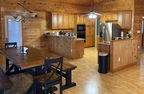 Edgemont Cottage | Heavenly Lake View Cottage on Greers Ferry Lake