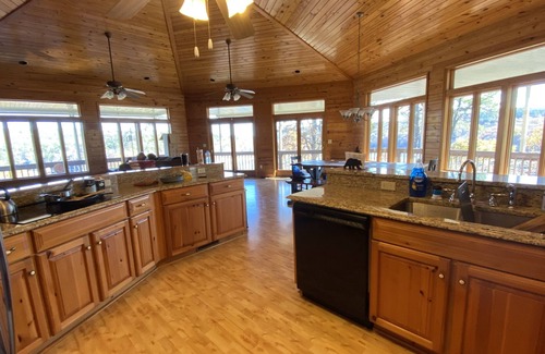 Edgemont Cottage | Heavenly Lake View Cottage on Greers Ferry Lake