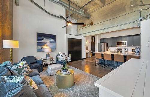 Brazos Condo | Hebrews 13:2- Wonderful 2 bedroom condo downtown Waco, Baylor, Silos
