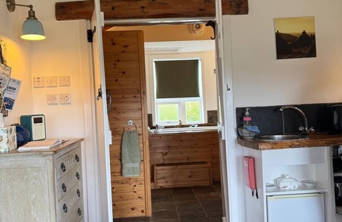 Isle of Lewis Cottage | Hebridean Hideaway - converted weaver's shed in secluded location