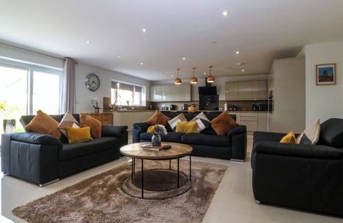 Amlwch House | HEDD, family friendly, country holiday cottage in Amlwch